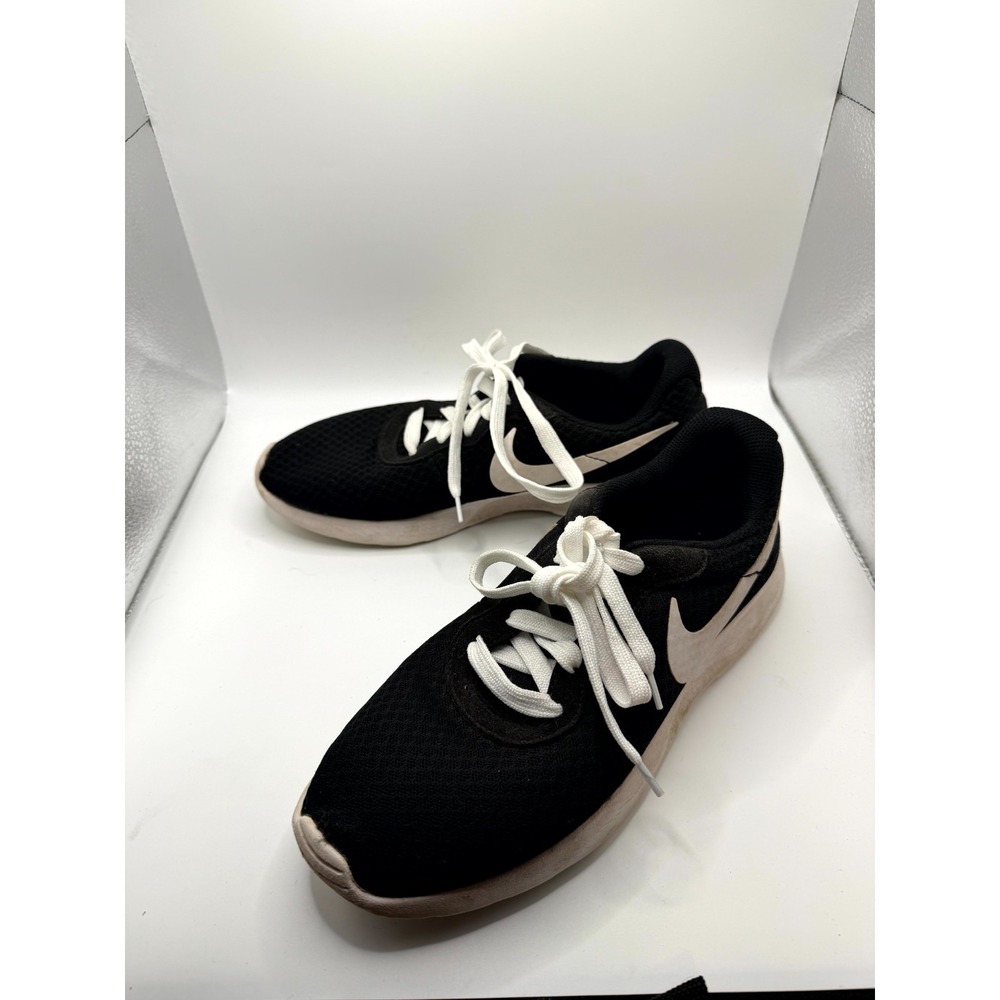 Nike Tanjun 812655-011 Women 9 Sneaker Black White Low Top Lace Up Running Shoes
